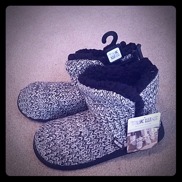 Muk Luks Shoes - NWT Mukluks slippers, size L 9-10